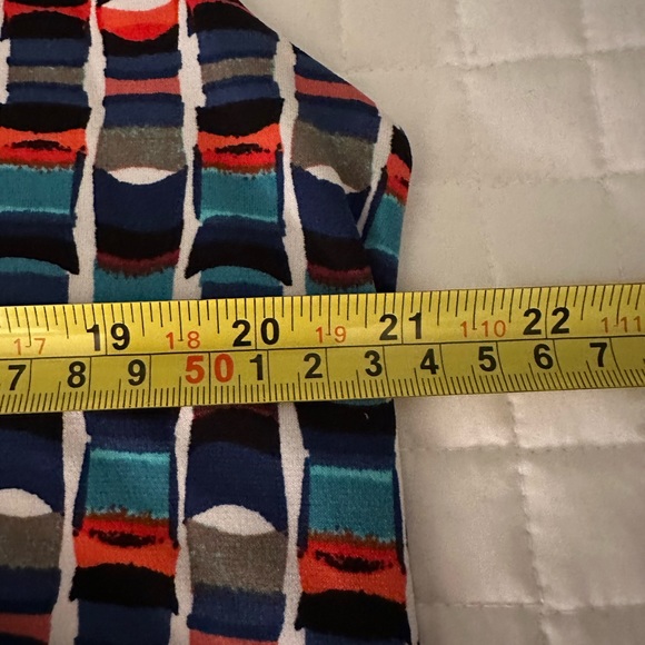 Sleeveless multi colored top. Size XL - Picture 7 of 9